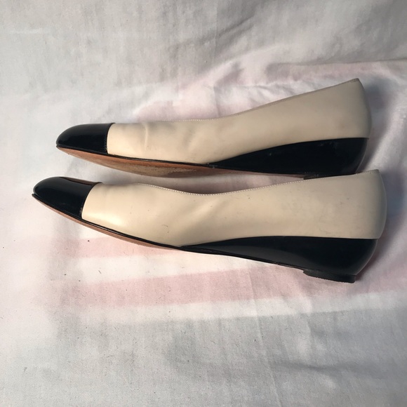 Vintage Ferragamo Flats, cream/black, size 9B - Picture 8 of 12